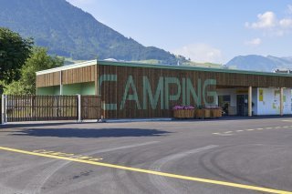Après une bonne saison estivale, le secteur de la parahôtellerie suisse anticipe une demande pour la saison hivernale inférieure à celle de l'année passée à pareille époque (archives). KEYSTONE/PPR/TCS CAMPING